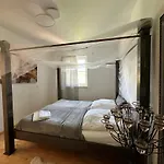 Apartment Escape By Lindenberg